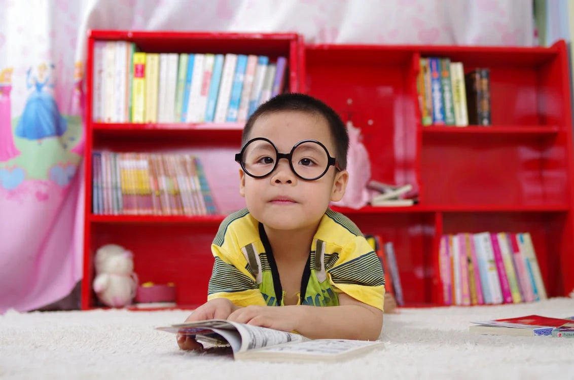 How do I know if your child needs glasses? 5 signs your child needs glasses